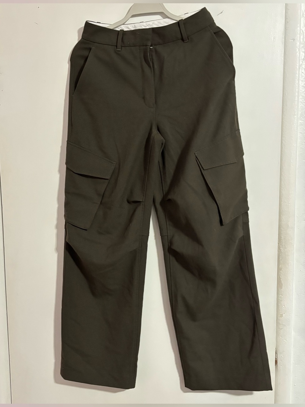 Aritzia Nellie Cargo Pants in Olive
